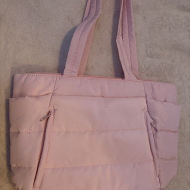 Rosafarbene gesteppte Tasche