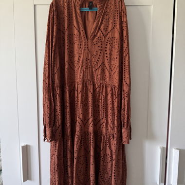 Robe midi en broderie ajourée couleur rouille