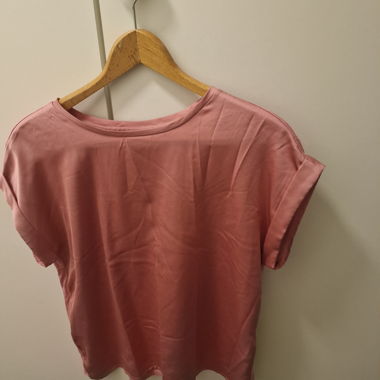 T-shirt rosa in raso