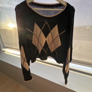 Schwarzer Strickpullover