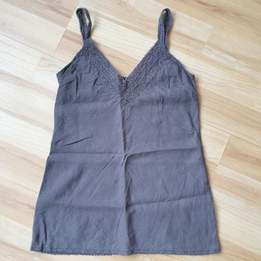 Top aus Leinen mit Häckelelementen, Gr. 44