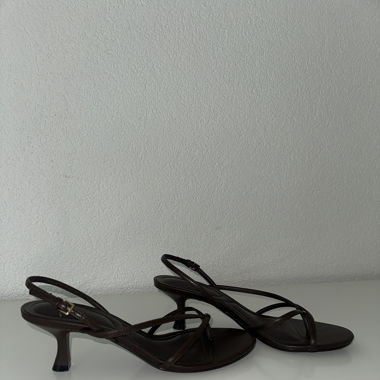 KITTEN HEELS - braun