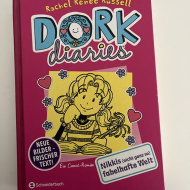 Dork Diaries Buch