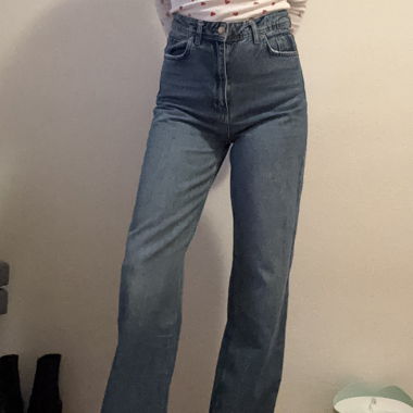 Straight-leg High-waisted Jeans