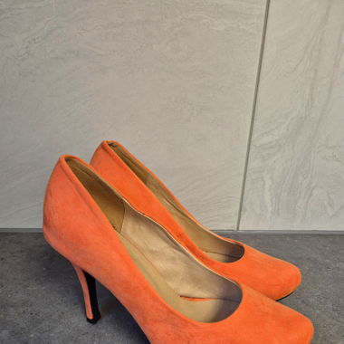 Pumps orange