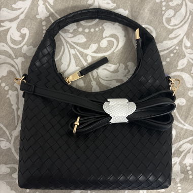 Sac à main noir tressé avec bandoulière