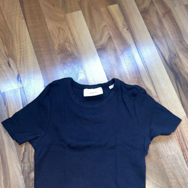 T-shirt court collé au corps 