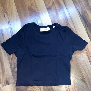 T-shirt court collé au corps 