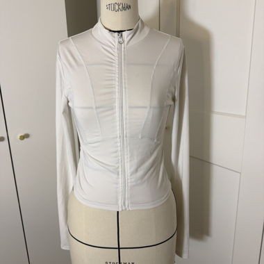 Weisse Reissverschlussjacke