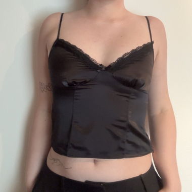 Top in raso nero