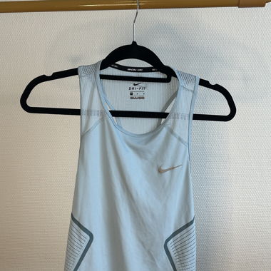 Nike top