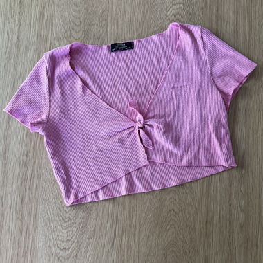 Haut court rose noué