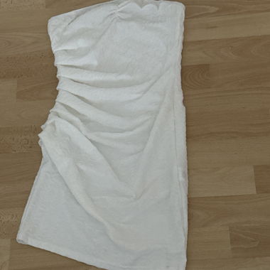 Robe blanche sans bretelles