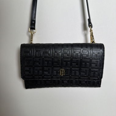 Tommy Hilfiger Crossbody Wallet