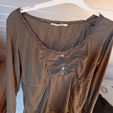 Top marrone maniche lunghe in pizzo