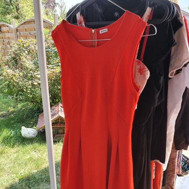 Robe rouge confortable 