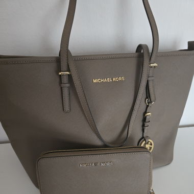 Handtasche mit Portemonnaie