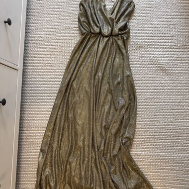 Robe de soirée glamour dorée