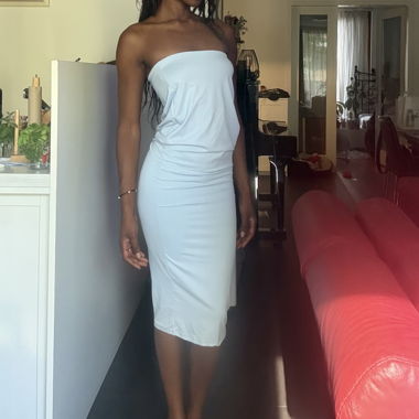 Robe mi-longue sans bretelles bleu clair