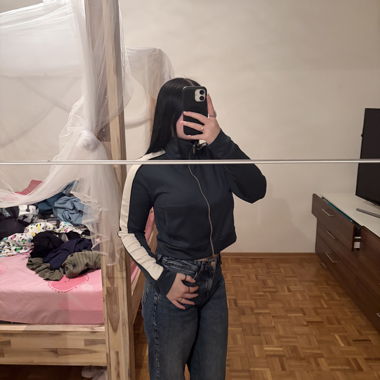 Grün/ weisse Jacke