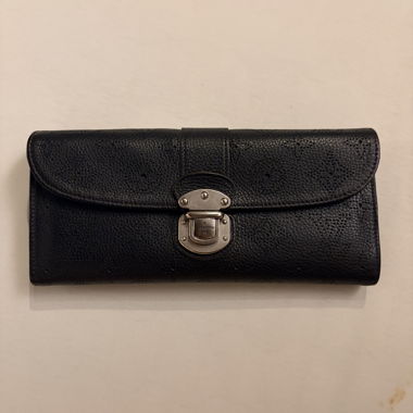 Louis Vuitton Amelia in pelle Mahina nera