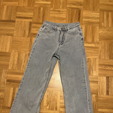Jeans bleu avec détail à l’arrière 