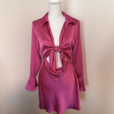 Abito in Raso Rosa con Cut-Out