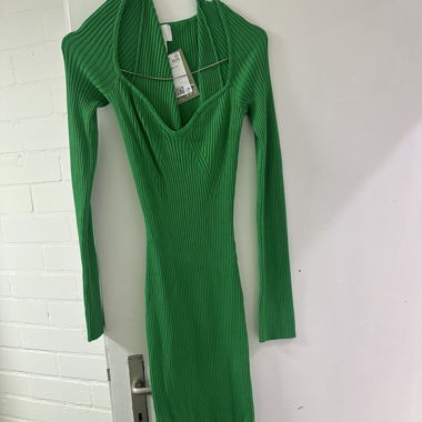Grünes figurbetontes H&M kleid