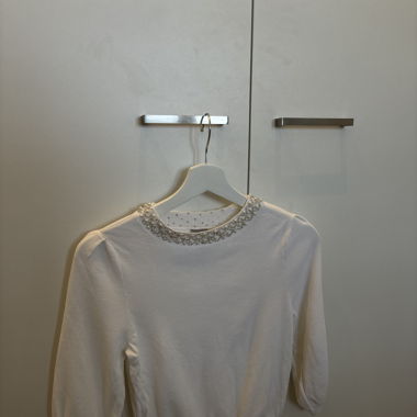 Pull blanc avec perles