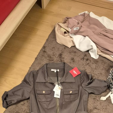 Habits à vendre 