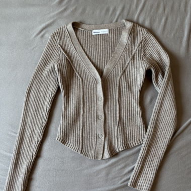 Beiger Rippstrick-Cardigan von Bershka