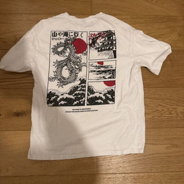 T-shirt blanc avec imprimé japonais