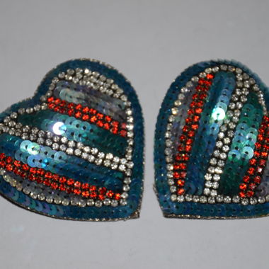 Orecchini a cuore - paillettes cucite a mano