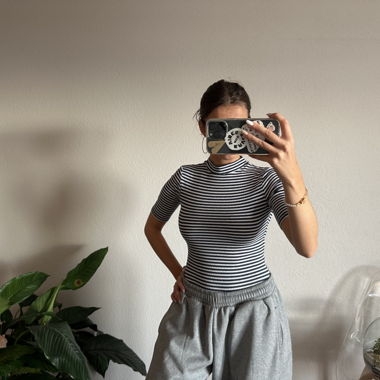 Weiss-blauer Body