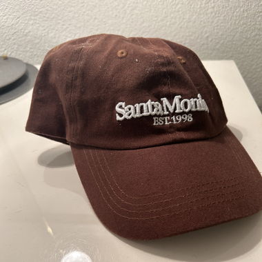 brown cap