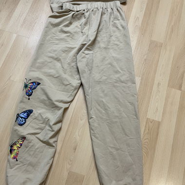 Ensemble pour enfants avec des papillons