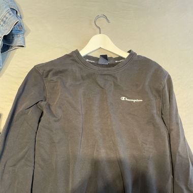 Champion Long-Sleeve