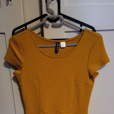 Gelbes Sommerkleid
