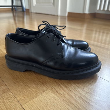 Dr Martens 1461 with fine lace
