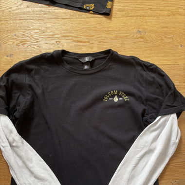 Volcom sweatshirt 
