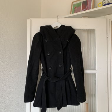 Short coat with large hood