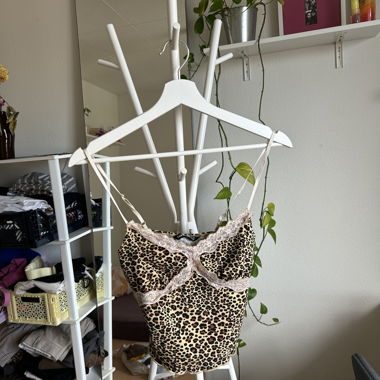 Top leopardato SHEIN con pizzo