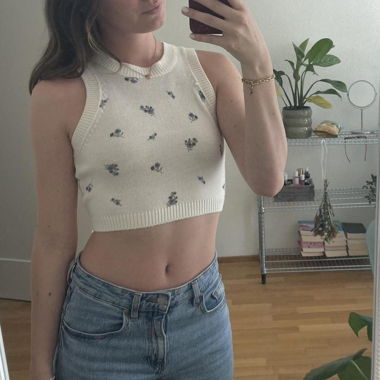 White floral cropped top with cute back