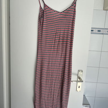 Gestreiftes Trägerkleid