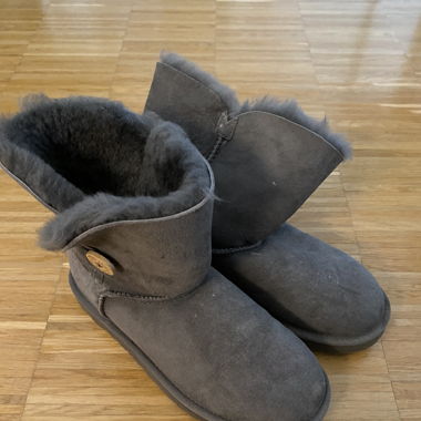 UGG MiniBaileyButton grau