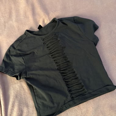 T-shirt Nero con Cutout