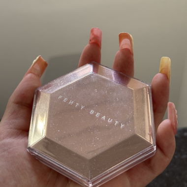 Fenty Beauty Diamond Bomb highlighter