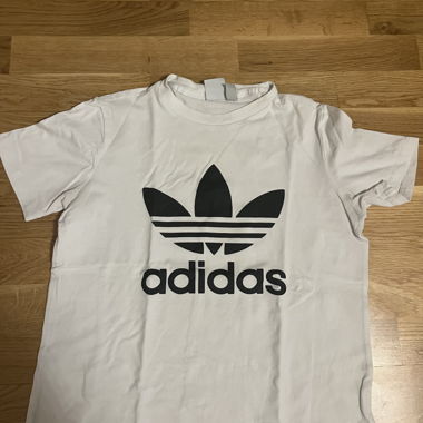 Adidas T- shirt