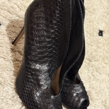 Black snakeskin pumps