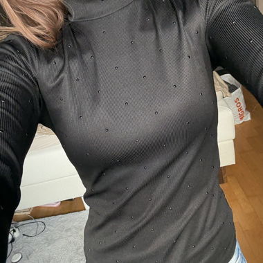 T-shirt manches longues noir avec perles